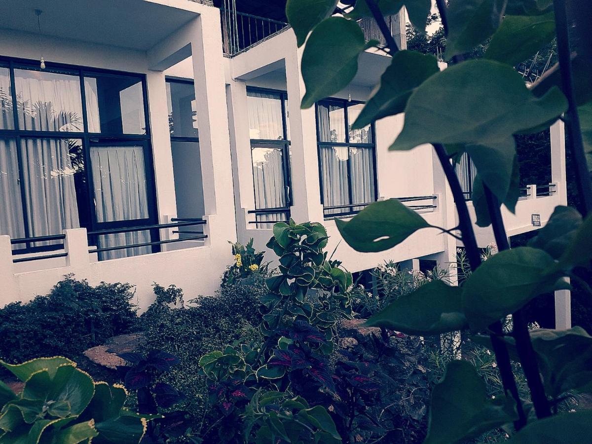 Monarch Ella Otel Dış mekan fotoğraf