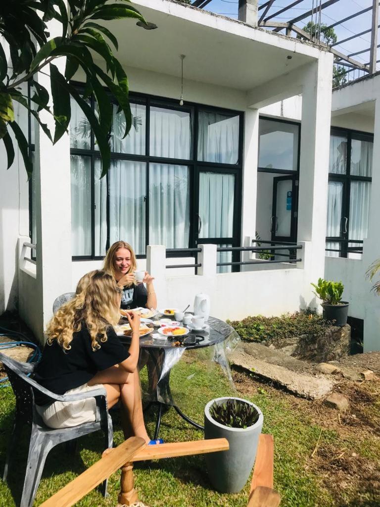 Monarch Ella Otel Dış mekan fotoğraf