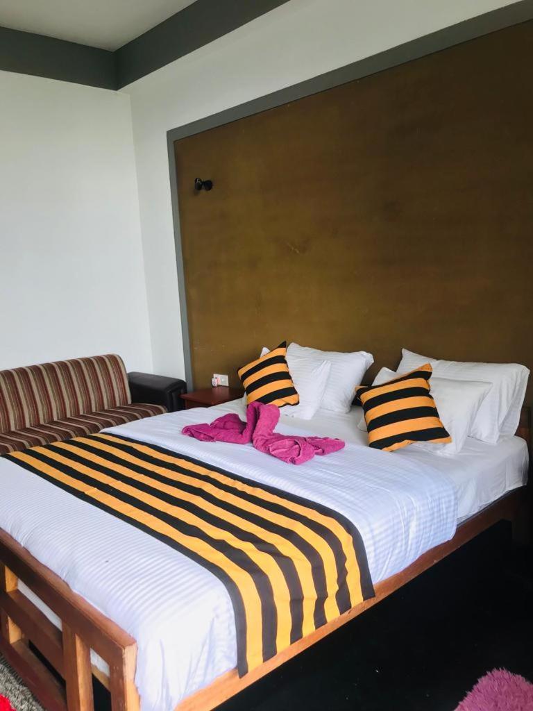 Monarch Ella Otel Oda fotoğraf