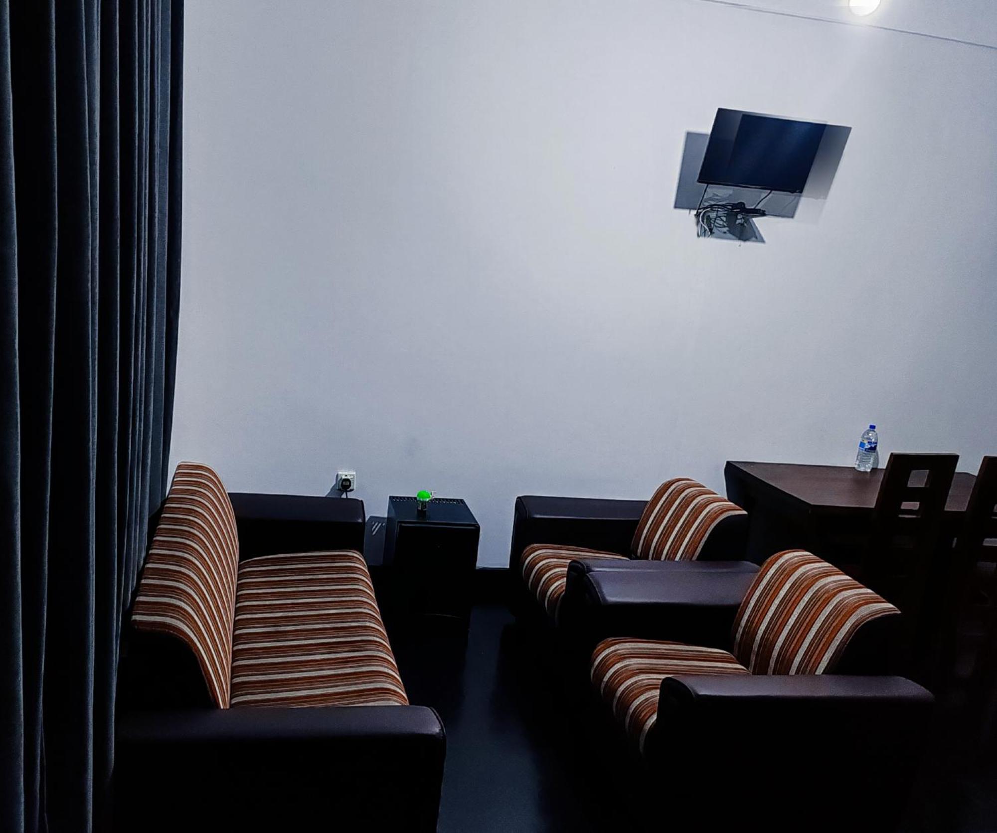 Monarch Ella Otel Dış mekan fotoğraf