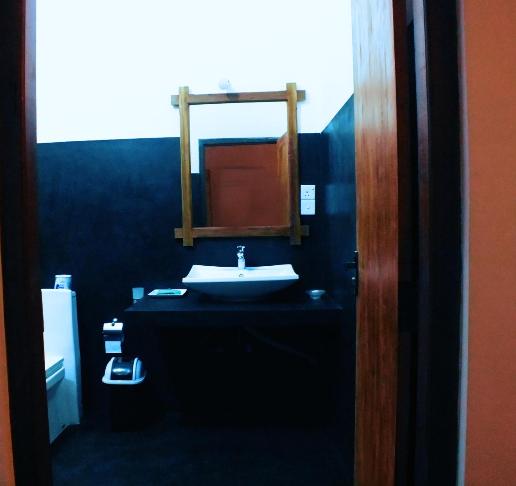 Monarch Ella Otel Dış mekan fotoğraf