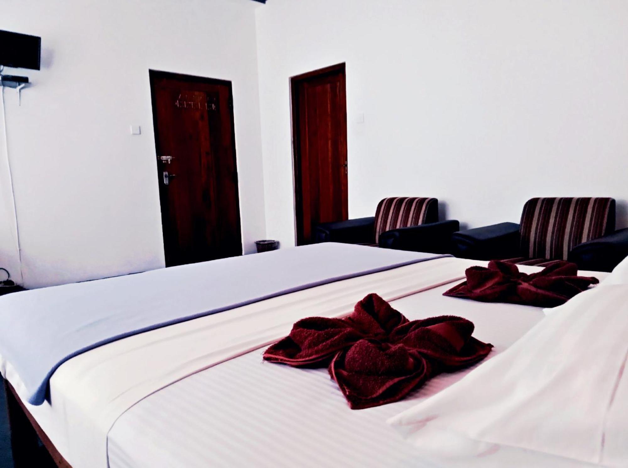 Monarch Ella Otel Dış mekan fotoğraf